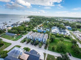 612 8th St in Kemah, TX - Building Photo