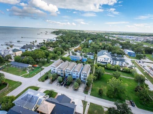 612 8th St in Kemah, TX - Building Photo