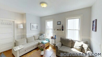 3 Kinnaird St, Unit 1 in Cambridge, MA - Foto de edificio - Building Photo