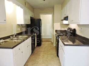 4299 Crescent Park Dr in Memphis, TN - Building Photo - Building Photo