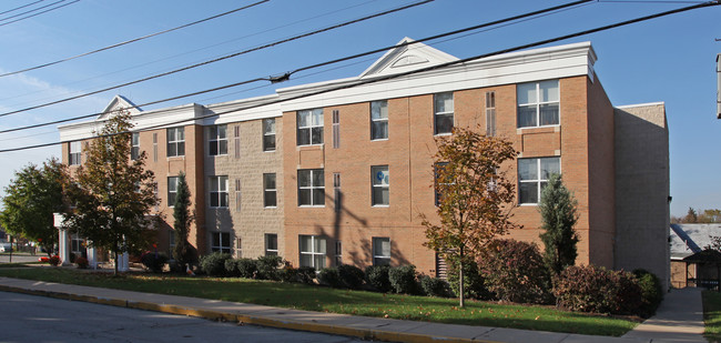 Grand View Apartments in McKeesport, PA - Foto de edificio - Building Photo