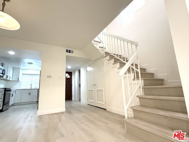 3130 Montrose Ave in Montrose, CA - Building Photo - Building Photo