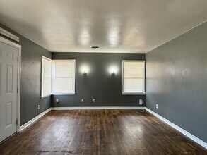 2405 23rd St in Lubbock, TX - Foto de edificio - Building Photo