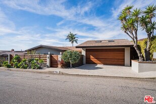 245 Tranquillo Rd in Los Angeles, CA - Building Photo