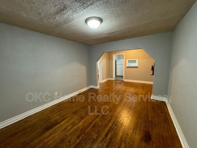 property at 1319 N Gatewood Ave