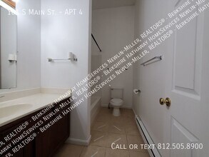 101 S Main St-Unit -APT 4 in Clinton, IN - Foto de edificio - Building Photo