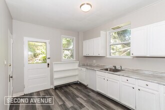 2632 Queen City Ave in Cincinnati, OH - Foto de edificio - Building Photo