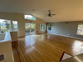 1646 W 65th Pl in Los Angeles, CA - Building Photo - Building Photo