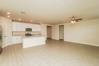 39013 Harlow Rose Dr in Zephyrhills, FL - Building Photo - Building Photo