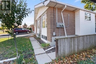 185 Mohawk Rd W in Hamilton, ON - Building Photo - Building Photo