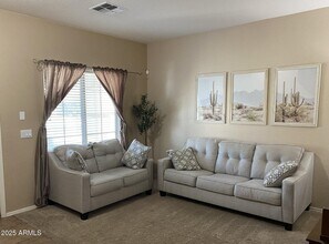 1295 E Macaw Dr in Gilbert, AZ - Building Photo - Building Photo