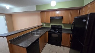17 Cheltenham Rd in Barrie, ON - Building Photo - Building Photo