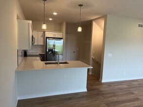 12002 Edgewater Dr in Papillion, NE - Building Photo - Building Photo