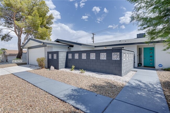 1531 Commanche Dr in Las Vegas, NV - Building Photo - Building Photo