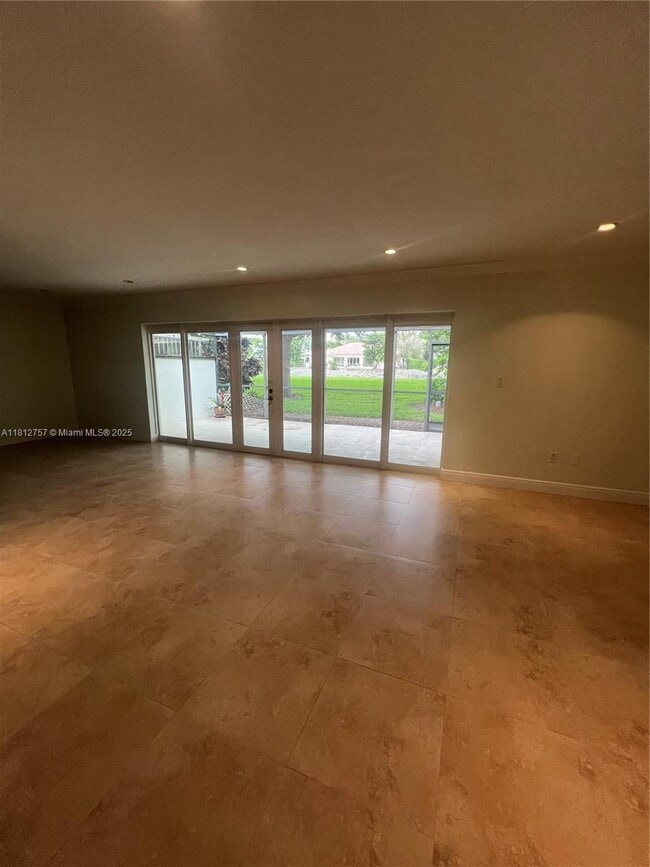 8110 SW 83rd St in Miami, FL - Building Photo - Building Photo
