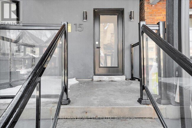 15 Thorburn Ave in Toronto, ON - Building Photo - Building Photo