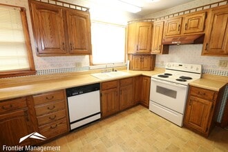 2429 Hobbs Dr in Manhattan, KS - Building Photo - Building Photo