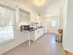 401 11th St E in Lakehills, TX - Building Photo - Building Photo