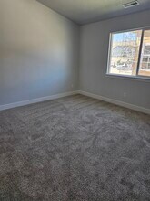 1351 N Sage Dr in Eagle Mountain, UT - Foto de edificio - Building Photo