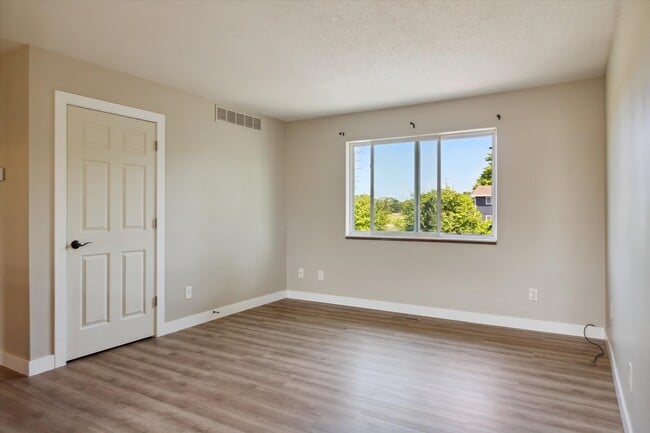 2445 S Isabella Rd in Mt. Pleasant, MI - Building Photo - Building Photo