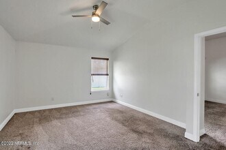 5816 Round Table Rd in Jacksonville, FL - Building Photo - Building Photo