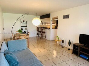 5855 Washington St in Hollywood, FL - Building Photo - Building Photo