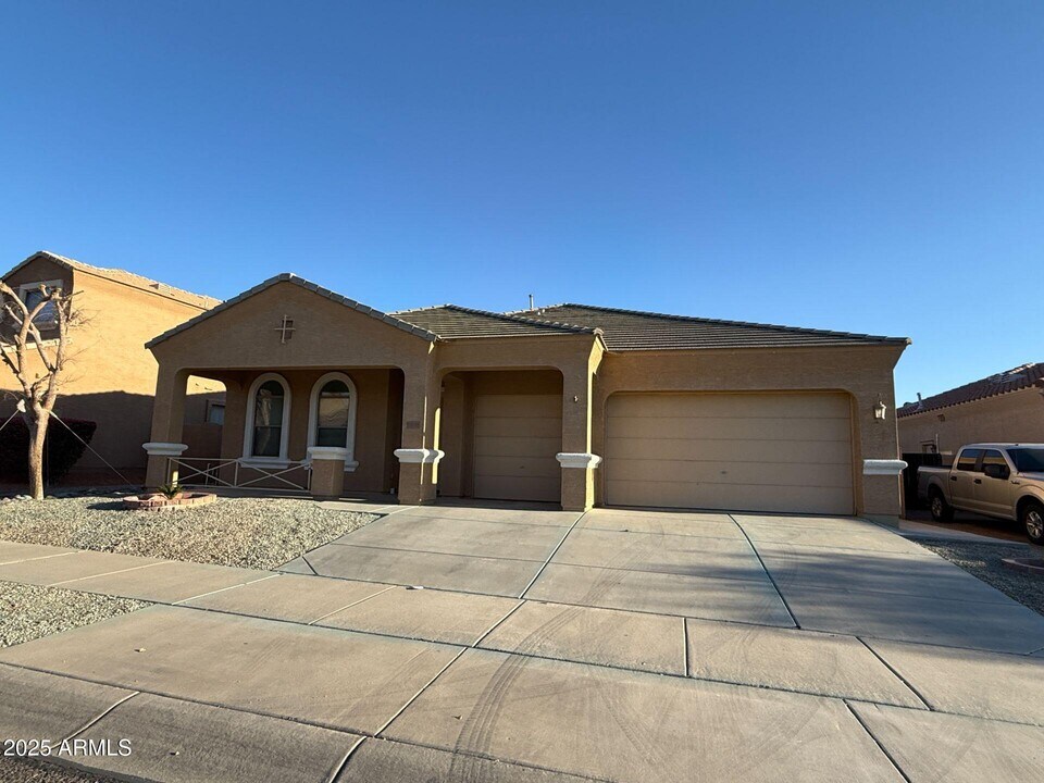 17616 W Surrey Dr in Surprise, AZ - Building Photo