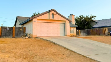 10172 Evelyn Ave in California City, CA - Building Photo - Building Photo