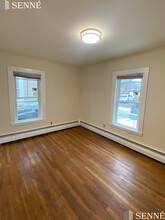 23 Jasset St, Unit 1 in Newton, MA - Foto de edificio - Building Photo