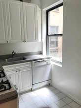 55 W 55th St-Unit -4B in New York, NY - Building Photo - Building Photo