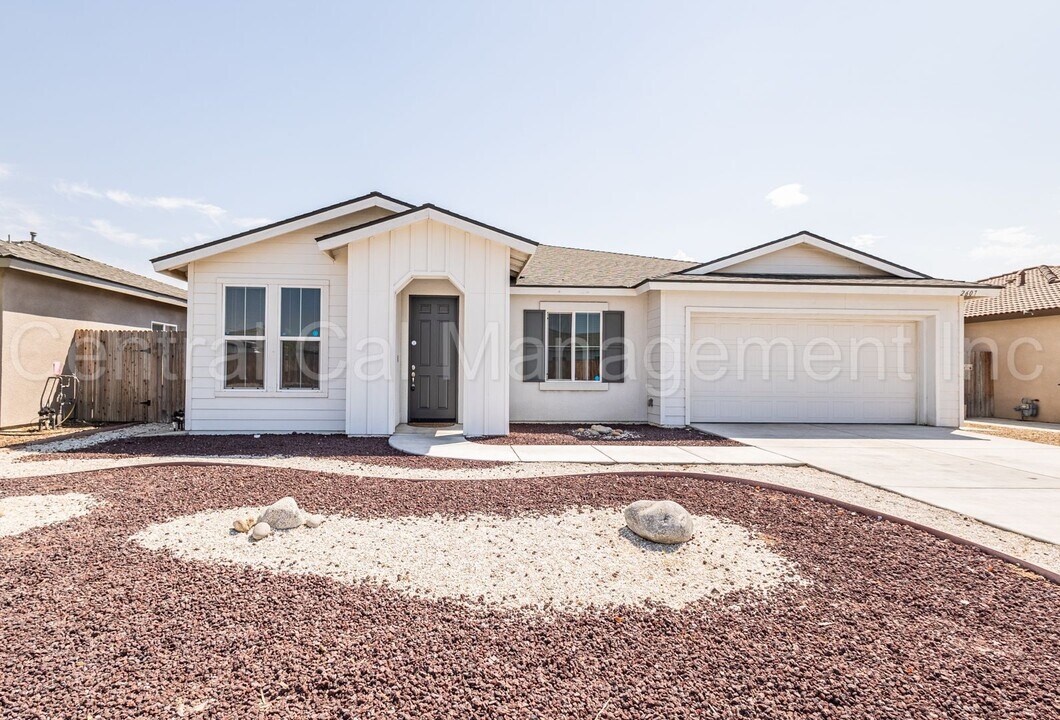 2607 Ricki Jeanne Ave in Bakersfield, CA - Building Photo