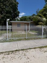 1365 NW 115th St in Miami, FL - Building Photo