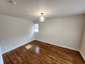 214 Napoleon Dr SW in Atlanta, GA - Building Photo - Building Photo