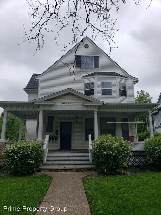 1106 W Church St in Champaign, IL - Building Photo