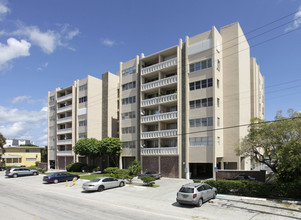 London Tower in Miami Beach, FL - Building Photo - Building Photo