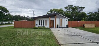 2319 Drake Dr in Orlando, FL - Building Photo