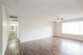 4014 E Apollo Rd in Phoenix, AZ - Foto de edificio - Building Photo