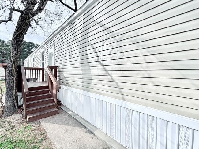 117 Betty St in Conroe, TX - Building Photo - Building Photo