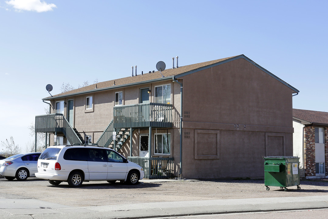 1085 Chiricahua Loop in Colorado Springs, CO - Building Photo