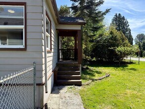15034 12th Ave NE in Shoreline, WA - Building Photo - Building Photo