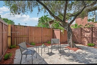 7024 SW 114th Pl, Unit B52 in Miami, FL - Building Photo - Building Photo