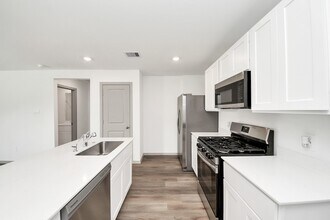 1018 Bluegill Ln in Alvin, TX - Building Photo - Building Photo