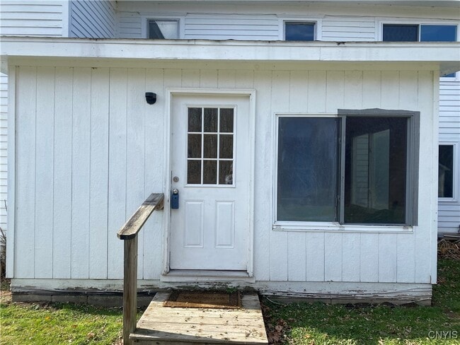 660 County Rte 1 in Oswego, NY - Foto de edificio - Building Photo