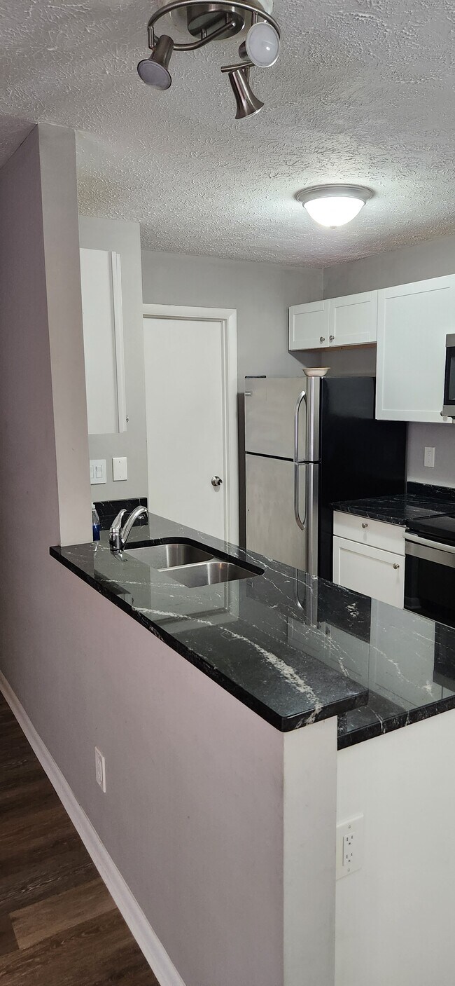 8854 Eagleview Dr, Unit 8854 Eagleview Dr Apt 3 in West Chester, OH - Building Photo - Building Photo