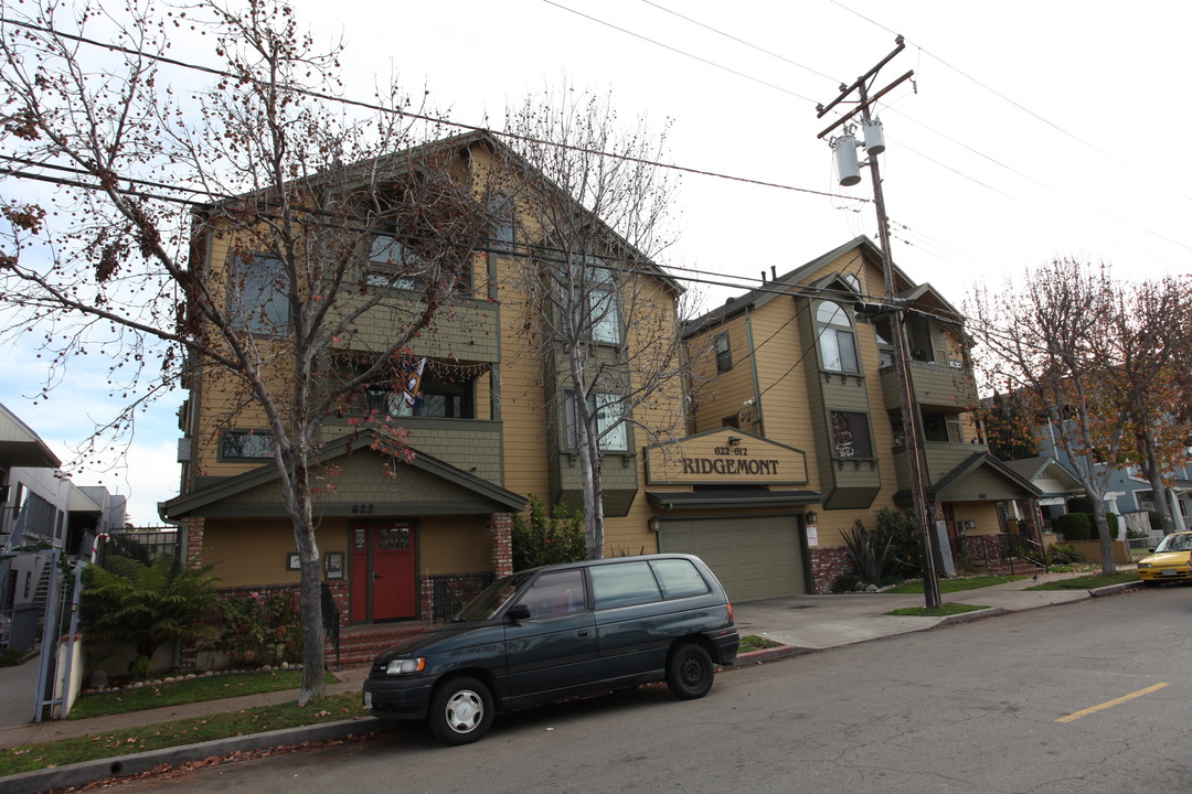 Ridgemont Condominiums in Long Beach, CA - Building Photo