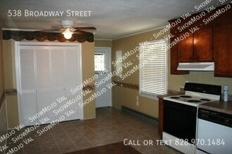 538 Broadway St in Hendersonville, NC - Building Photo - Building Photo