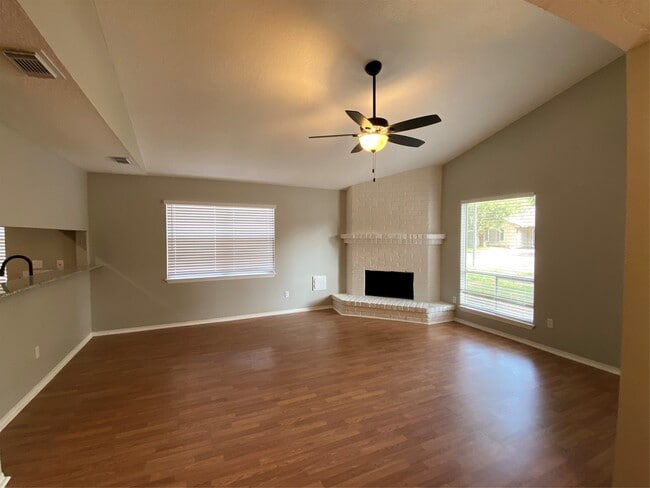 1010 Western Hills Dr in Katy, TX - Building Photo - Building Photo