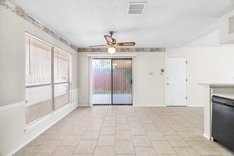 801 Laura Belle Dr in Kerrville, TX - Building Photo - Building Photo