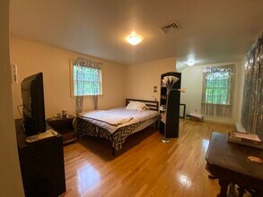 57 Charles St, Unit 1 in Auburndale, MA - Building Photo - Building Photo