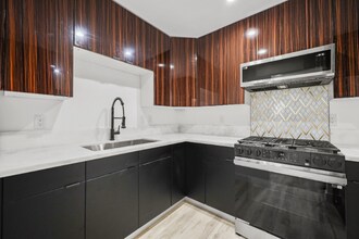 111 Normandie Ave in Los Angeles, CA - Building Photo - Building Photo